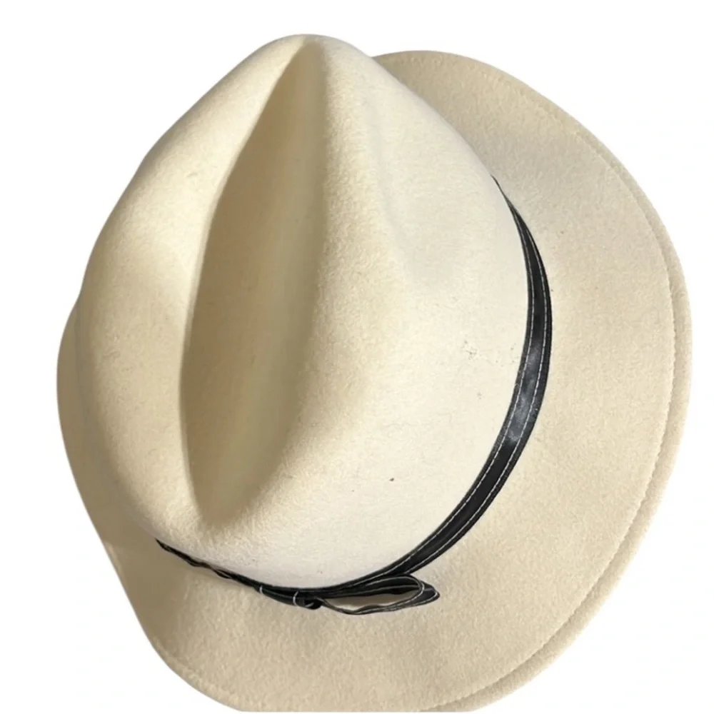 COUNTER-FIT ivory felt fedora with very dark navy or black ribbon one size
